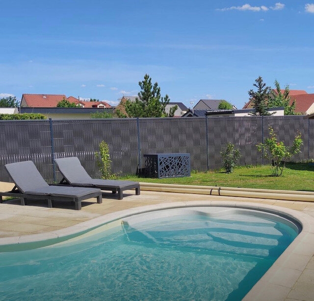 Pompe à chaleur de piscine, pour sa longévité pensez à la camoufler !